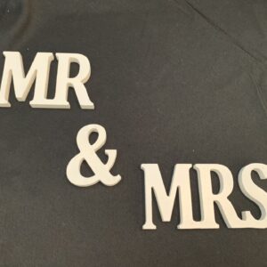 Wooden 'Mr & Mrs' Sign (Small)